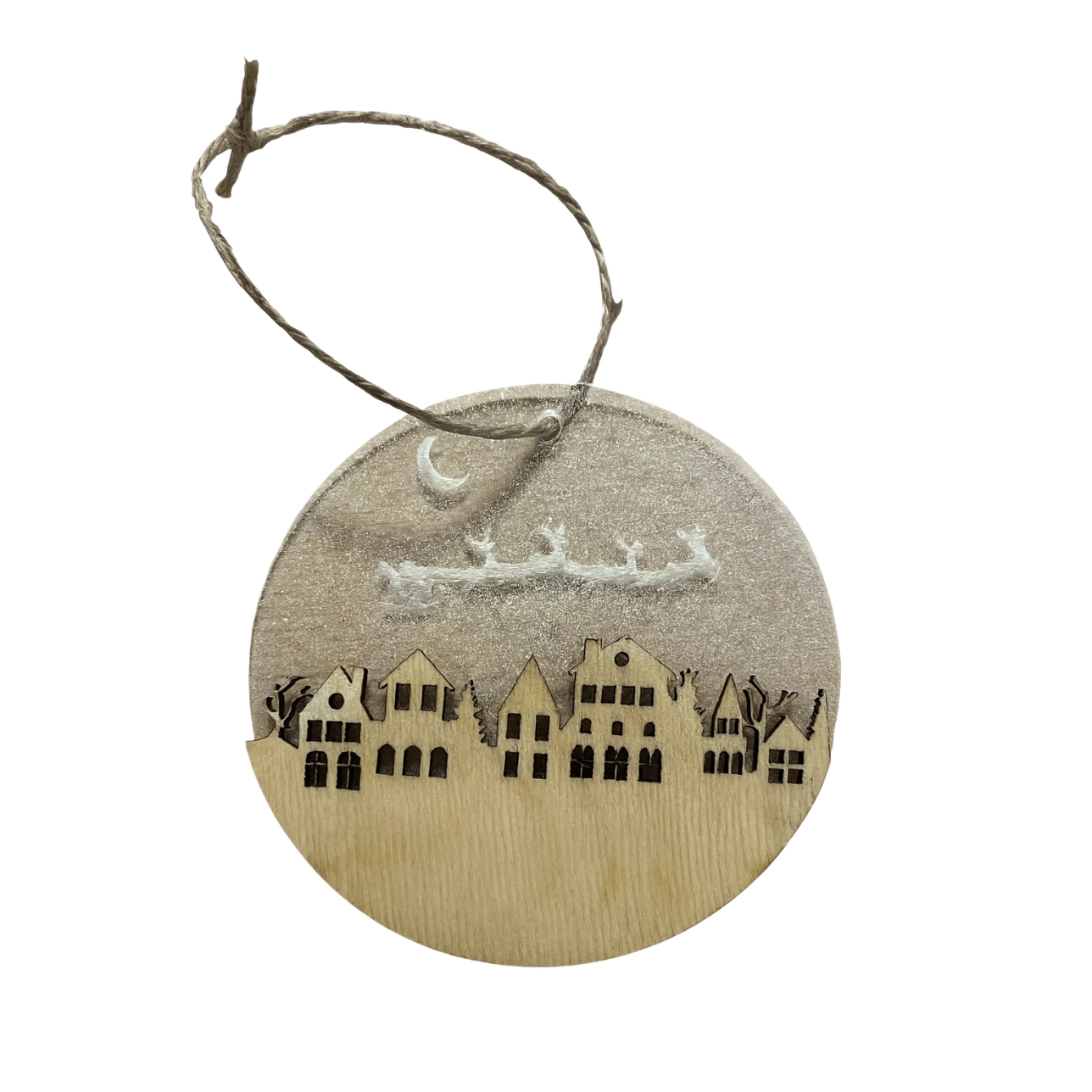 Drveni božićni ukras visećeg sela sa sankama Deda Mraza i mesecom