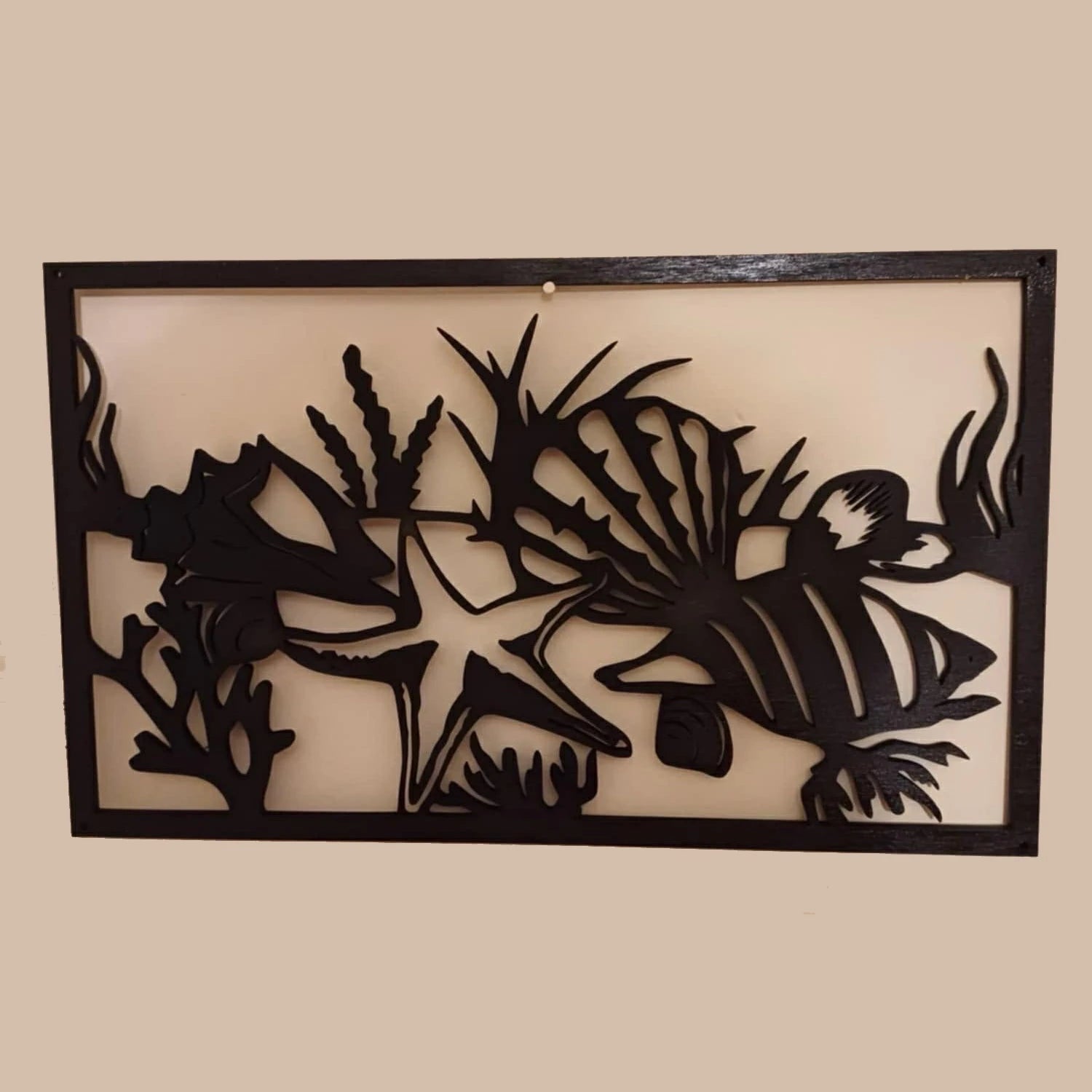 Подводни морски живот на зиду – дизајн морских звезда, шкољки и корала