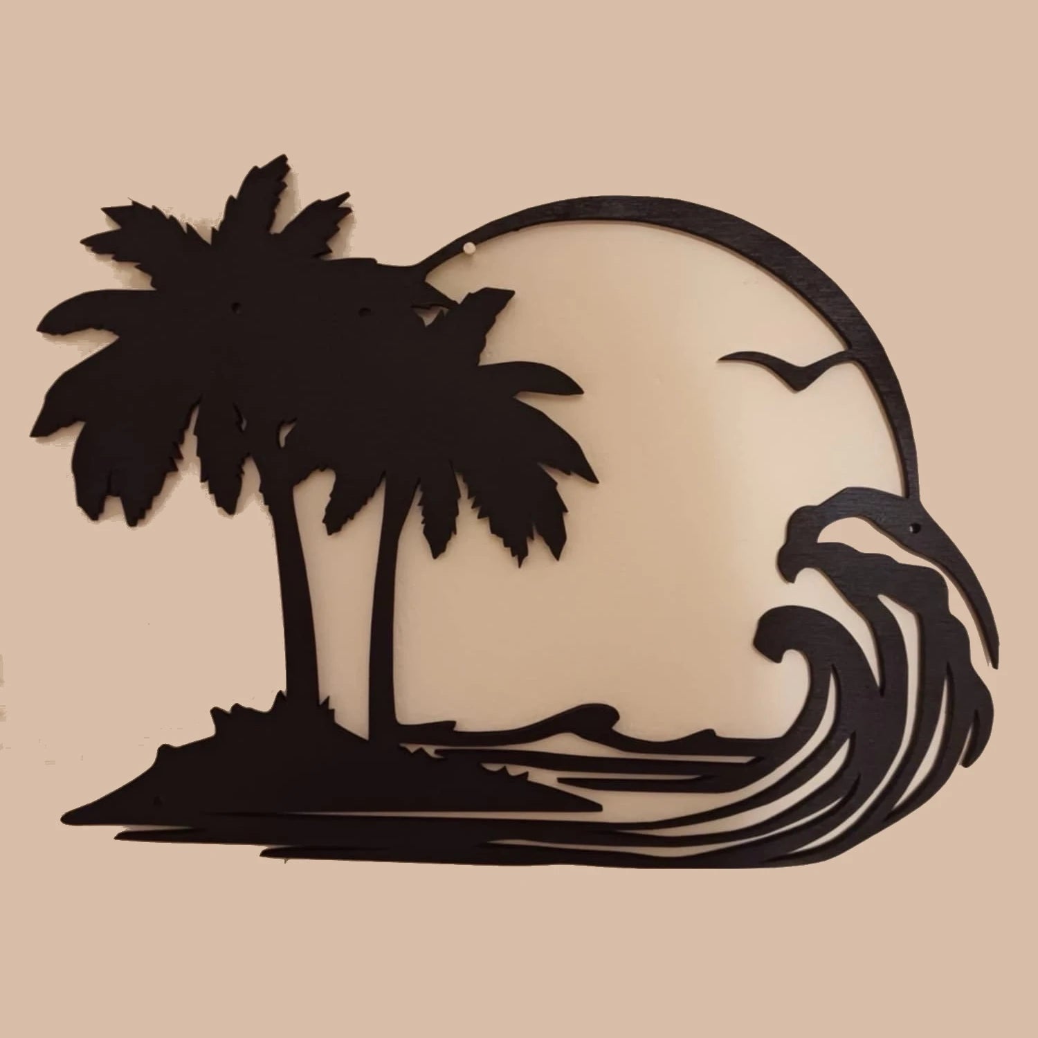 Тропски залазак сунца са палмама и таласима на зиду